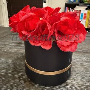 LIMITED SEASONAL COLLECTION VALENTINE'S DAY ARTIFICIAL BRIGHT RED ROSE GIFT BOX